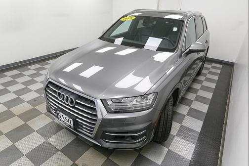 Graphite Gray Metallic 2018 Audi Q7 3.0T Premium Plus