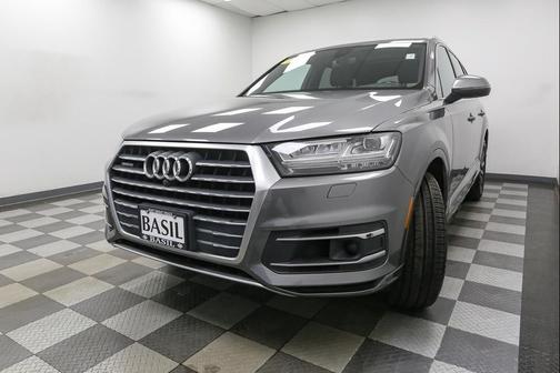 Graphite Gray Metallic 2018 Audi Q7 3.0T Premium Plus