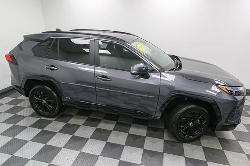 2022 Toyota RAV4 Hybrid SE