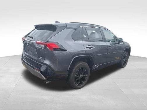 2022 Toyota RAV4 Hybrid SE