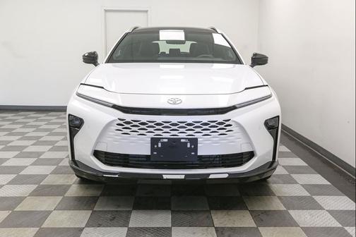 Oxygen White 2026 Toyota Crown Signia Limited