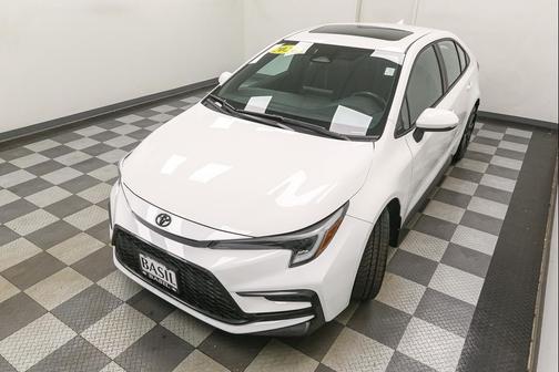 Ice Cap 2024 Toyota Corolla SE