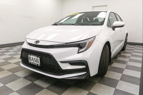 Ice Cap 2024 Toyota Corolla SE