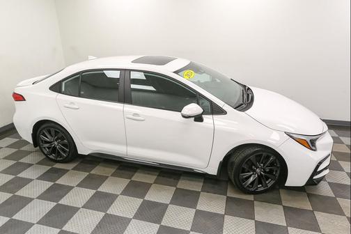 Ice Cap 2024 Toyota Corolla SE