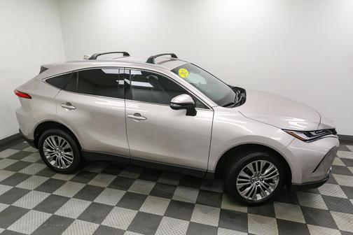 Titanium Glow 2023 Toyota Venza XLE