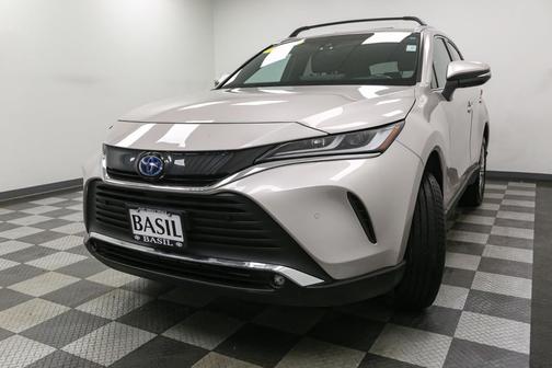 Titanium Glow 2023 Toyota Venza XLE