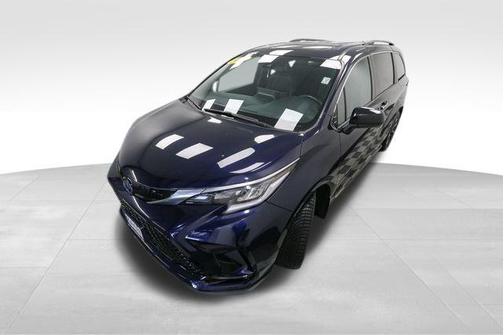 2022 Toyota Sienna XSE 7 Passenger