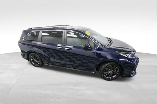 2022 Toyota Sienna XSE 7 Passenger