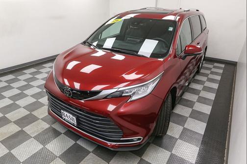 Ruby Flare Pearl 2026 Toyota Sienna Limited