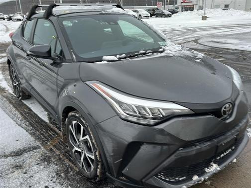 2022 Toyota C-HR XLE