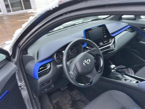 2022 Toyota C-HR XLE