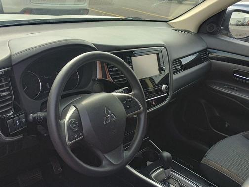 2020 Mitsubishi Outlander ES