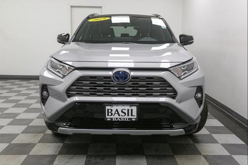 Silver Sky Metallic w/Black Roof 2019 Toyota RAV4 Hybrid SE