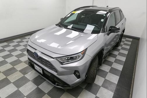 Silver Sky Metallic w/Black Roof 2019 Toyota RAV4 Hybrid SE