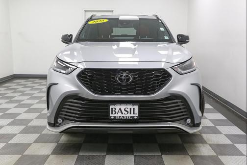 Celestial Silver Metallic 2025 Toyota Highlander XSE