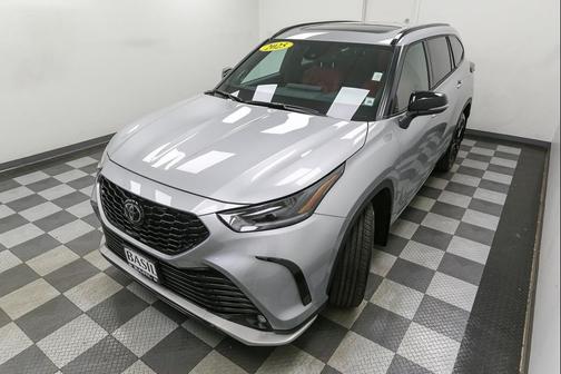 Celestial Silver Metallic 2025 Toyota Highlander XSE