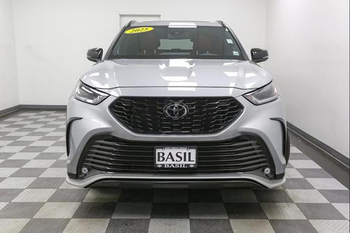 Celestial Silver Metallic 2025 Toyota Highlander XSE