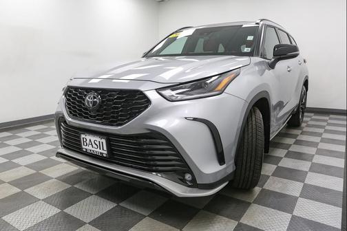 Celestial Silver Metallic 2025 Toyota Highlander XSE