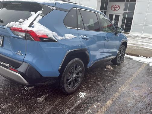2022 Toyota RAV4 Hybrid SE