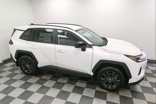 Ice Cap 2026 Toyota RAV4 XLE Premium