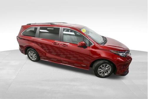 2021 Toyota Sienna LE