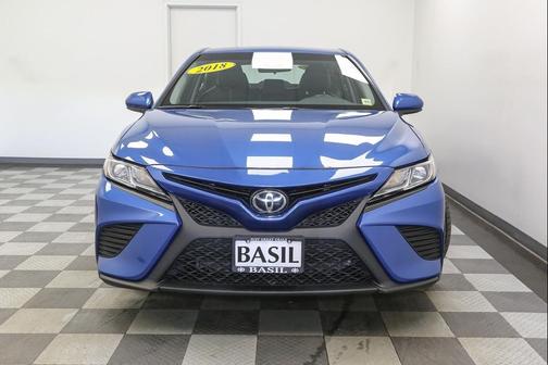 Blue Streak Metallic 2018 Toyota Camry SE