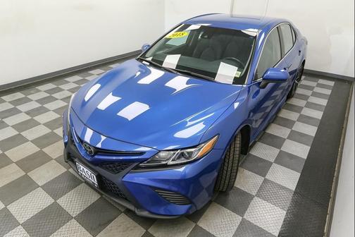 Blue Streak Metallic 2018 Toyota Camry SE