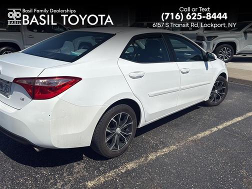 Super White 2018 Toyota Corolla LE