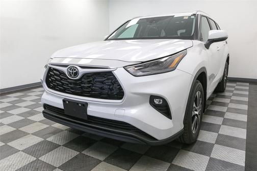 2025 Toyota Highlander XLE