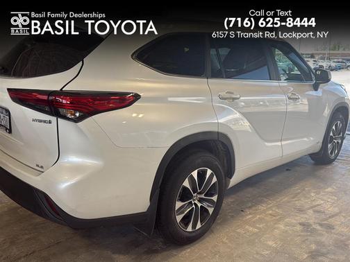 Wind Chill Pearl 2023 Toyota Highlander Hybrid XLE