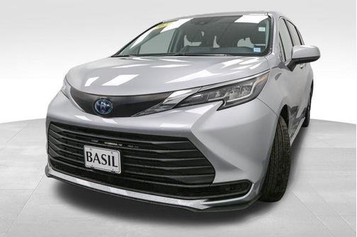 2021 Toyota Sienna LE
