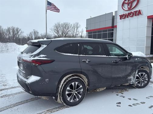 2025 Toyota Highlander XLE