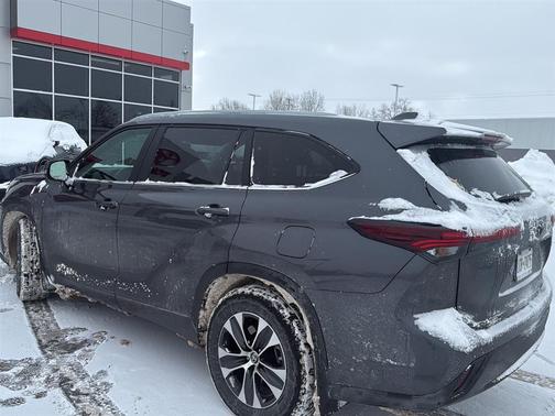 2025 Toyota Highlander XLE