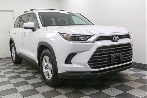 Wind Chill Pearl 2026 Toyota Highlander Hybrid LE
