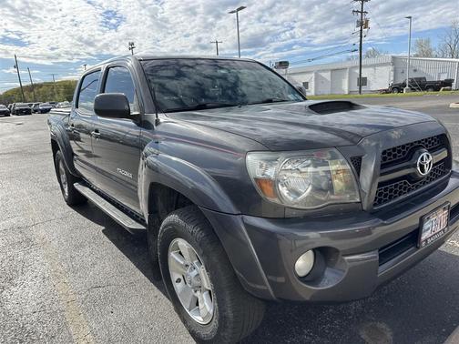 Magnetic Gray Metallic 2011 Toyota Tacoma Double Cab