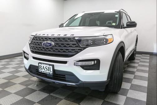 Star White Metallic Tri-Coat 2023 Ford Explorer XLT