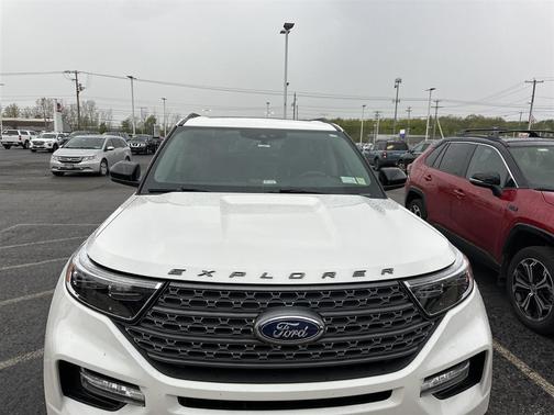 Star White Metallic Tri-Coat 2023 Ford Explorer XLT