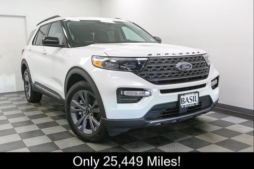 Star White Metallic Tri-Coat 2023 Ford Explorer XLT