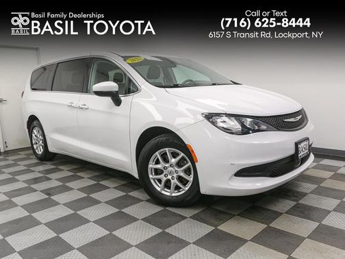 2022 Chrysler Voyager LX