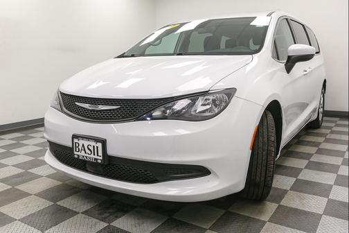 2022 Chrysler Voyager LX