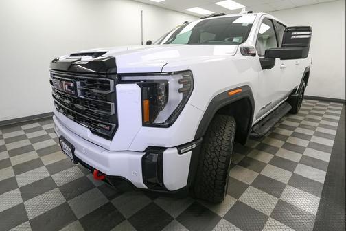 Summit White 2024 GMC Sierra 2500 AT4