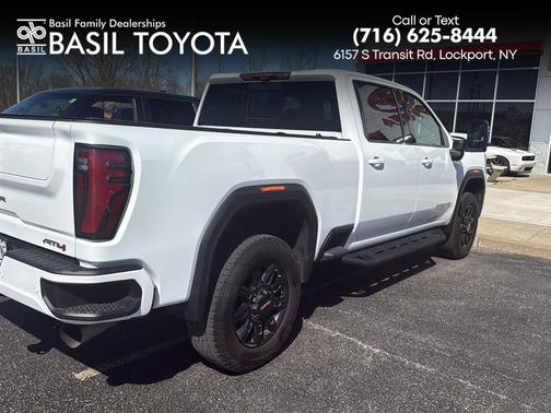 Summit White 2024 GMC Sierra 2500 AT4