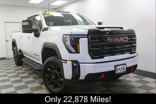 Summit White 2024 GMC Sierra 2500 AT4