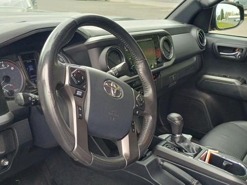 Midnight Black Metallic 2018 Toyota Tacoma TRD Sport