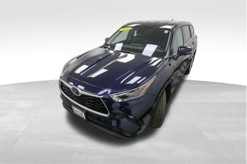 2022 Toyota Highlander LE