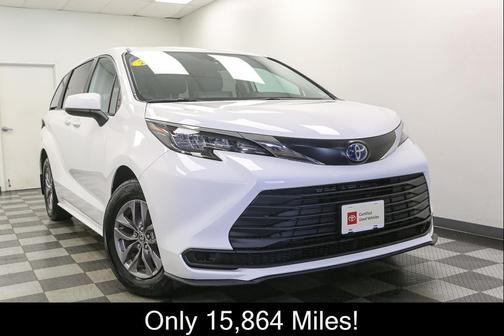 2024 Toyota Sienna LE