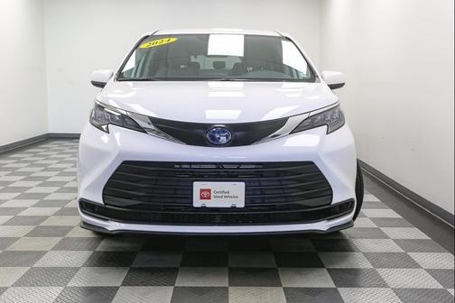 2024 Toyota Sienna LE