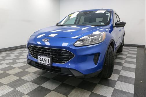 Velocity Blue Metallic 2021 Ford Escape SE