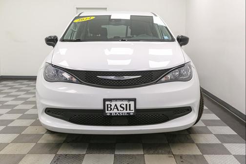 2024 Chrysler Voyager LX