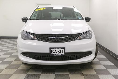 2024 Chrysler Voyager LX